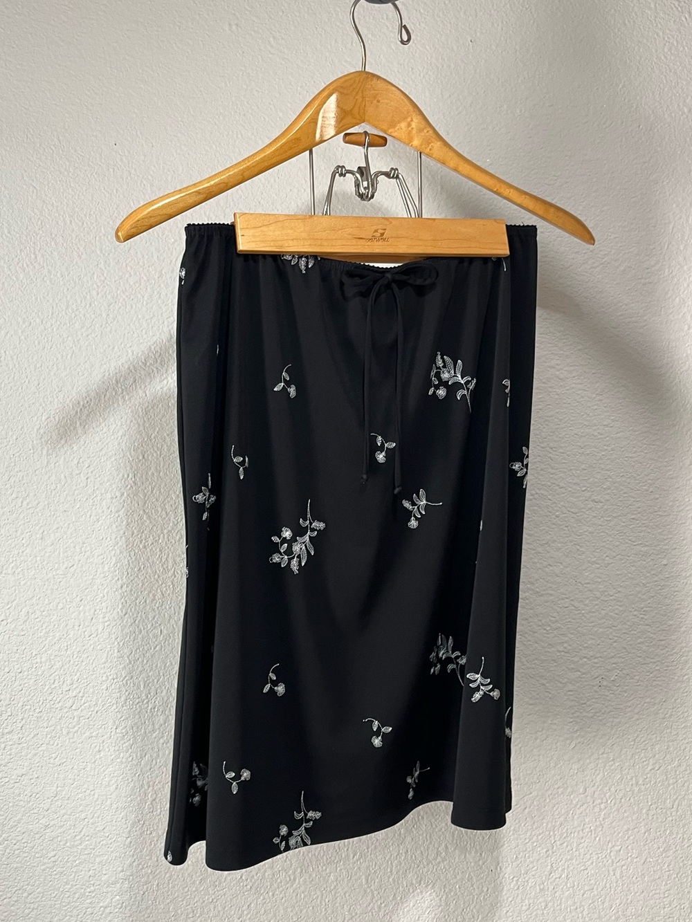 Vintage Van Heusen Black Floral Drawstring Midi Skirt embroidered flowers